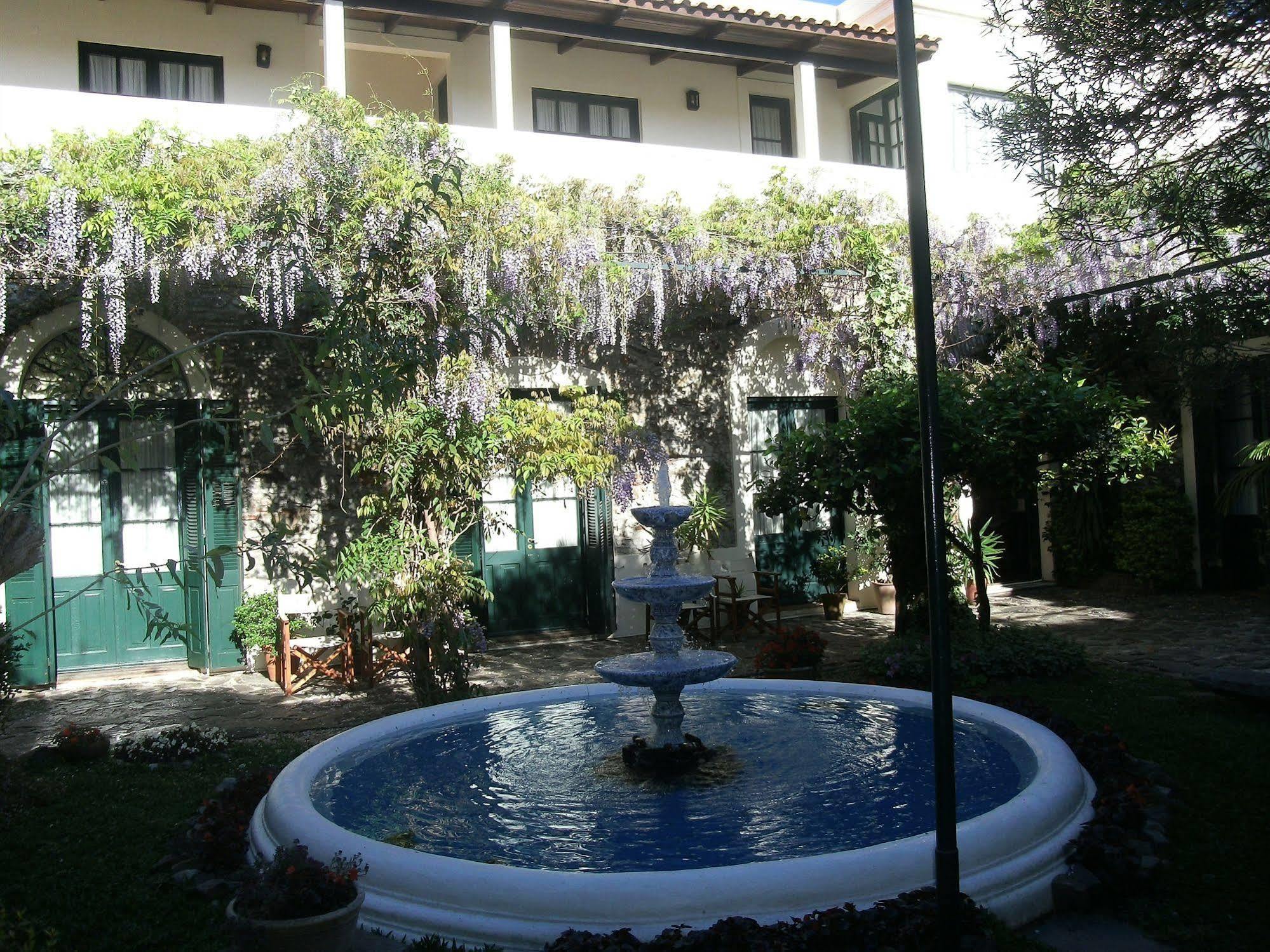 Posada Plaza Mayor Колония дел Сакременто Екстериор снимка